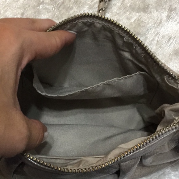 Express Metallic crossbody double silver chain. - Picture 7 of 8